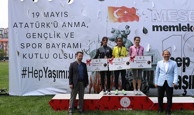 19 Mayıs Yarı Maratonu nefes kesti