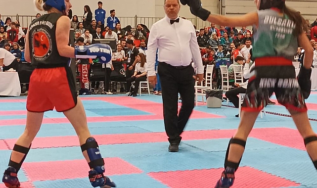 İzmirli Milli -Antrenör Milli Hakem Ahmet Bereket Dünya Kıck Boks Kupasında Hakem Olarak Görev Aldı