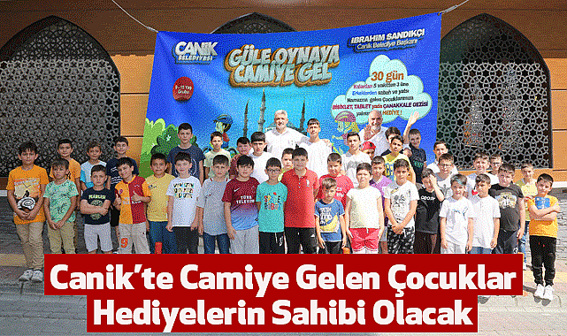 Canik'te Camiye Gelen Çocuklar Hediyelerin Sahibi Olacak