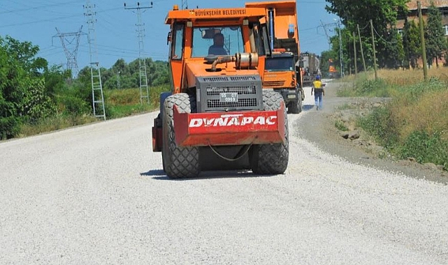 Mahallelerin yol sorunu tek tek çözülüyor
