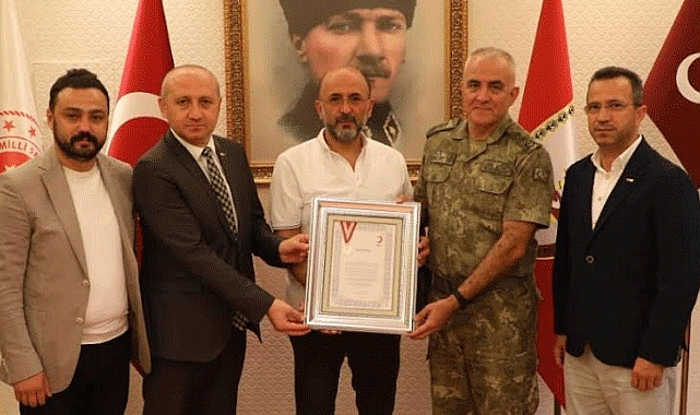 Türk Kızılay’dan Samsun Garnizon Komutanlığına Gümüş Madalya