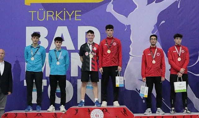 Büyükşehir'in Badminton Takımı Türkiye Şampiyonu oldu