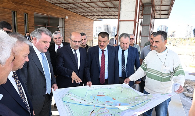 GÜRKAN "ACILARI YÜREĞİMİZE GÖMDÜK MALATYA'YI GELECEĞE TAŞIYORUZ"