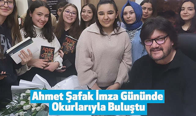 Ahmet Şafak İmza Gününde Okurlarıyla Buluştu