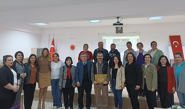 Prof. Dr. Mustafa Böyükata'ya Eğitime Verdiği Katkılardan Dolayı Teşekkür Belgesi Takdim Edildi.