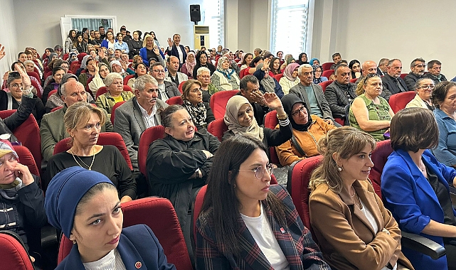 İzmir Karabağlar Belediyesi’nden Bağımlılıkla Mücadele Semineri