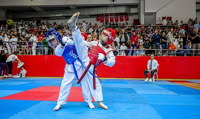 İZMİR'DE TAEKWONDO MAÇLARINA REKOR KATILIM…
