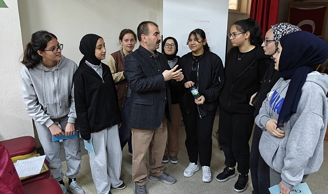 TÜBİTAK Bilim Söyleşileri kapsamında atom ve molekül topakları konuşuldu