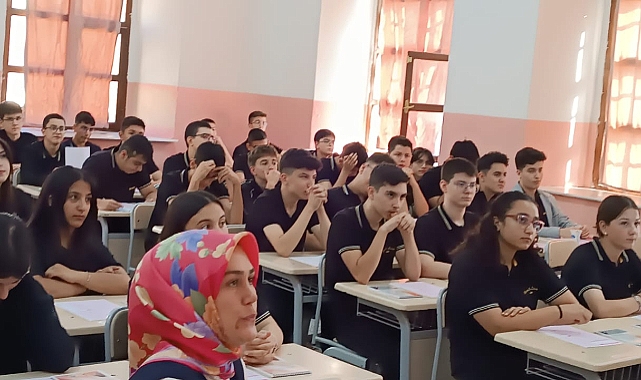 Onlar Tarih Yazdı, Sıra Sende: YKS Başarı Rehberi" projesi ilgi çekti.