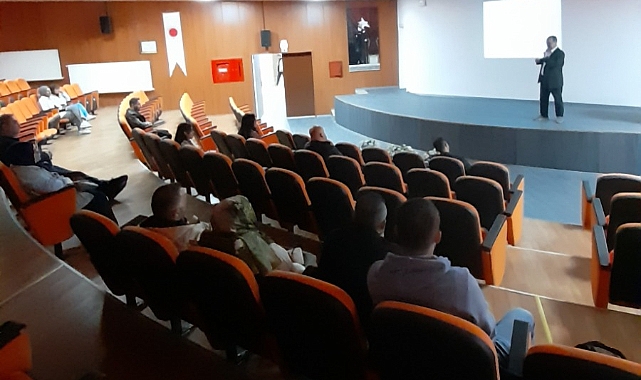 YOBÜ’de öğrenciler için bilimsel araştırma projesi hazırlama konulu seminer düzenlendi.*