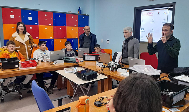 Gençlik Merkezleri: Geleceğimize Açılan Kapıla