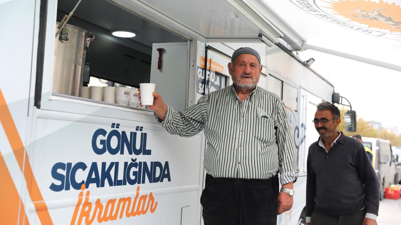 Büyükşehir’den Soğuk Havada Sıcak Çorba İkramı