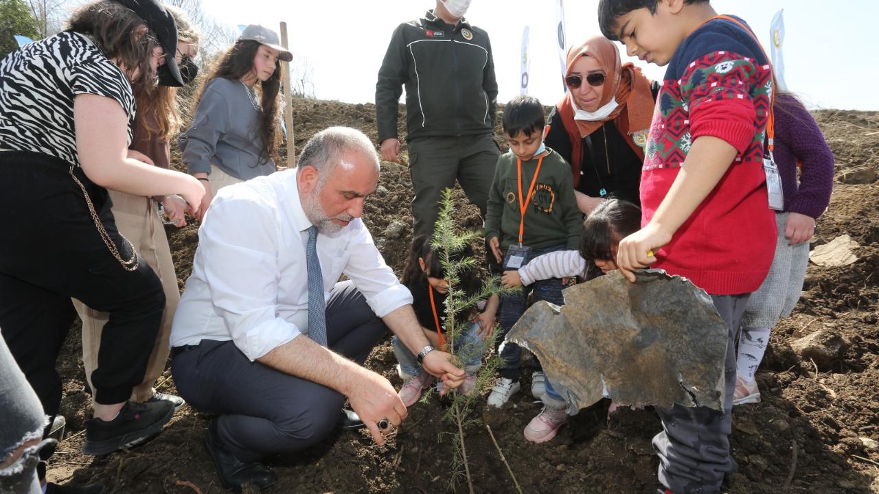 Canik Belediyesi'nden Farkındalık: Fidanlar Toprakla Buluştu