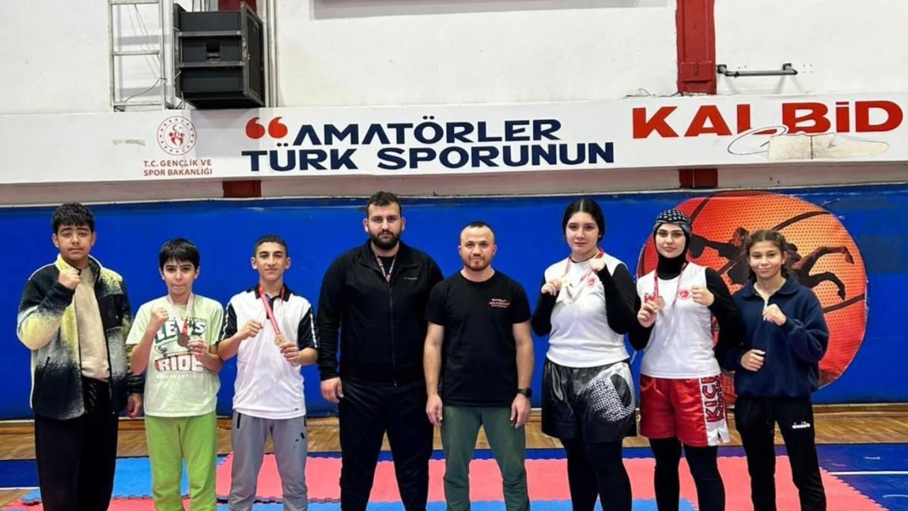 İlkadım Belediyespor’dan Büyük Başarı: Kick Boks ve Taekwondo’da Madalya Yağmuru