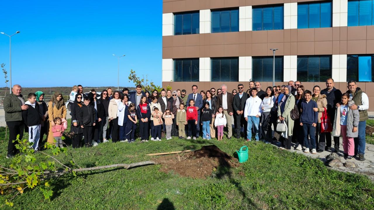 OMÜ’de Diyabet Günü’nde Anlamlı Etkinlik: Çocuklarla Birlikte Fidanlar Toprakla Buluştu