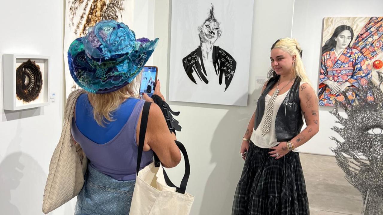 Nilsu Eriş, Çarpıcı Eserleriyle Art Miami’de Yer Aldı