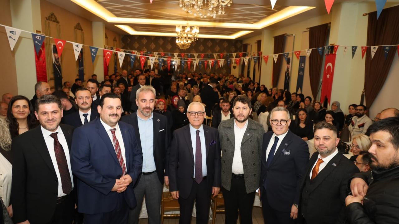 Anahtar Parti Bafra’da 200 Kişilik Katılımla Rozet Takdimi Programı Gerçekleştirdi