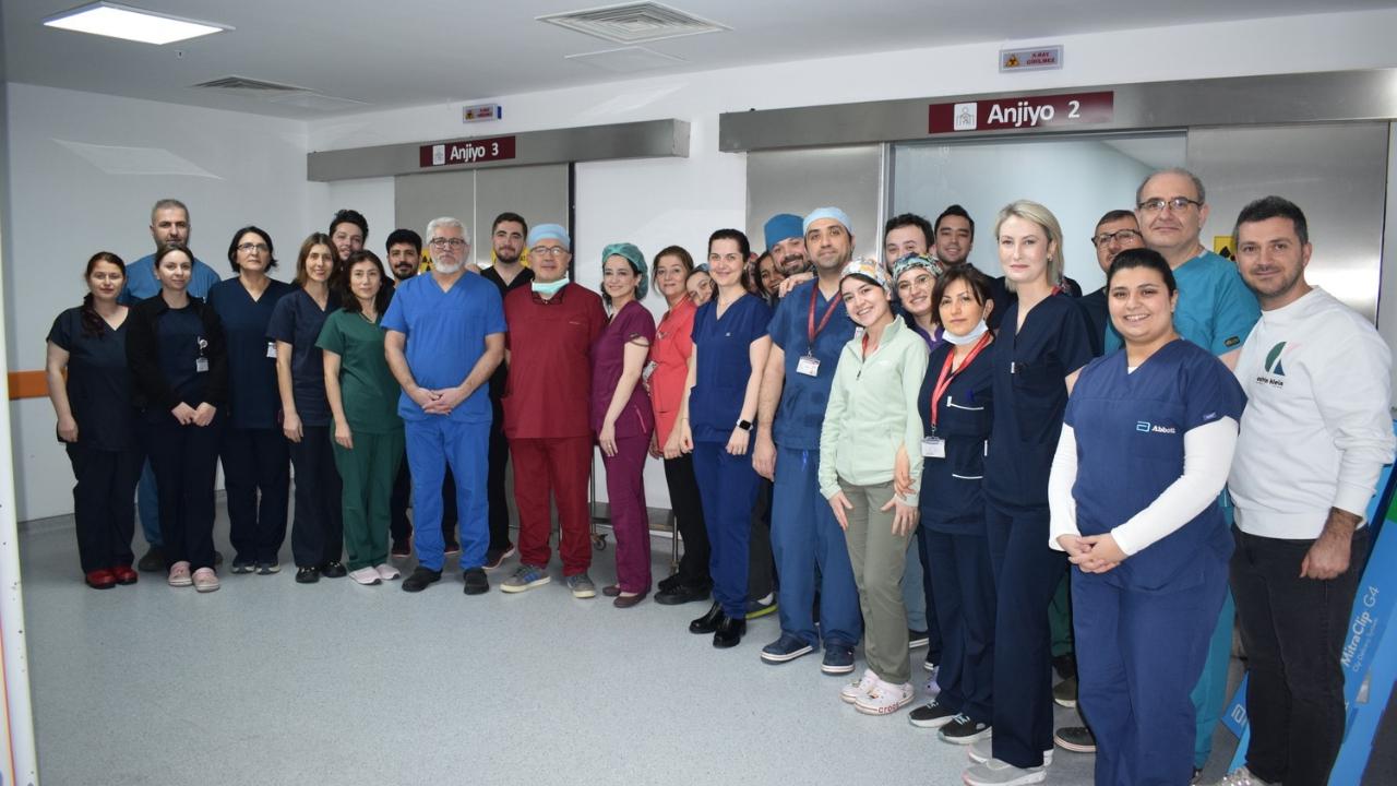 OMÜ Tıp Fakültesinde ilk kez ameliyatsız “Mandallama” (MitraClip) işlemi gerçekleştirildi