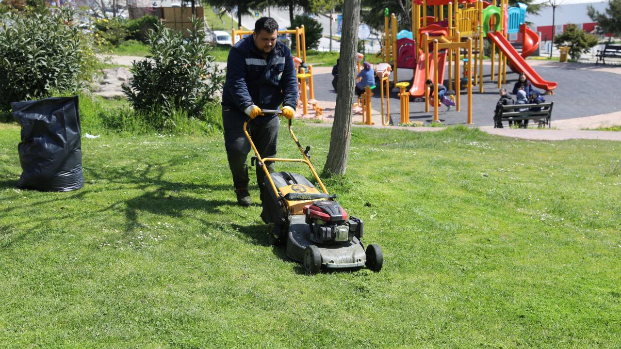 İlkadım’da Yeşil Alanlarda Yaz Mesaisi Başladı