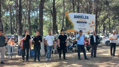 AK Parti Bayraklı Teşkilatı Çiçekli Köy’de Anneler Günü İçin Buluştu