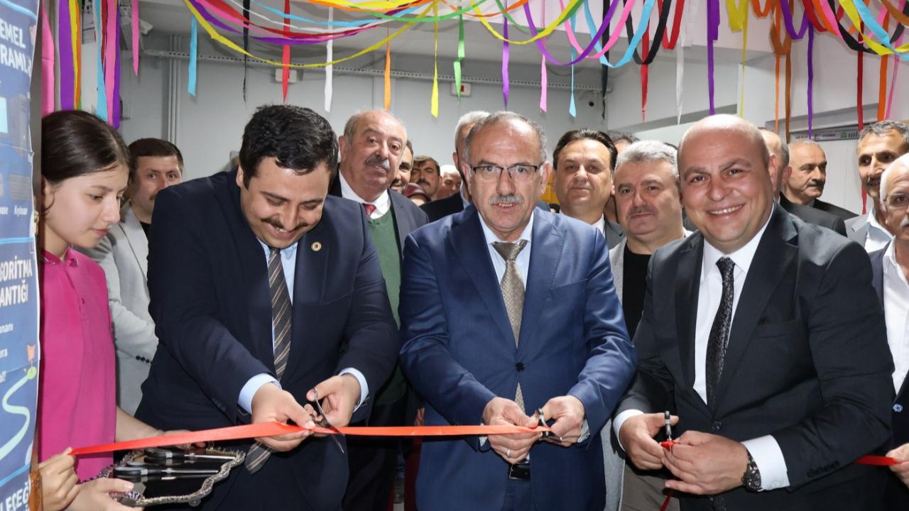 Çarşambalılar Vakfı'ndan Eğitime Büyük Destek: Köy Okuluna Bilişim Sınıfı