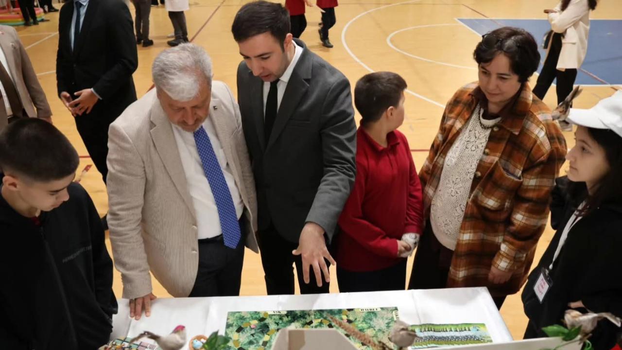 Genç Mucitler Sahnede: Bilim Fuarı Kapılarını Açtı”