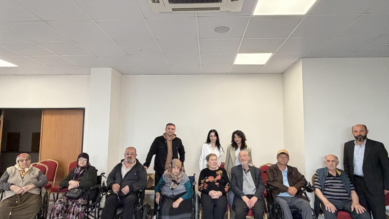 OMÜ’lü Öğrencilerden Huzurevinde Dijital Medya Etkinliği