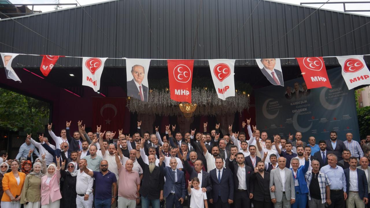 MHP'de Kongreler toy havasında geçiyor
